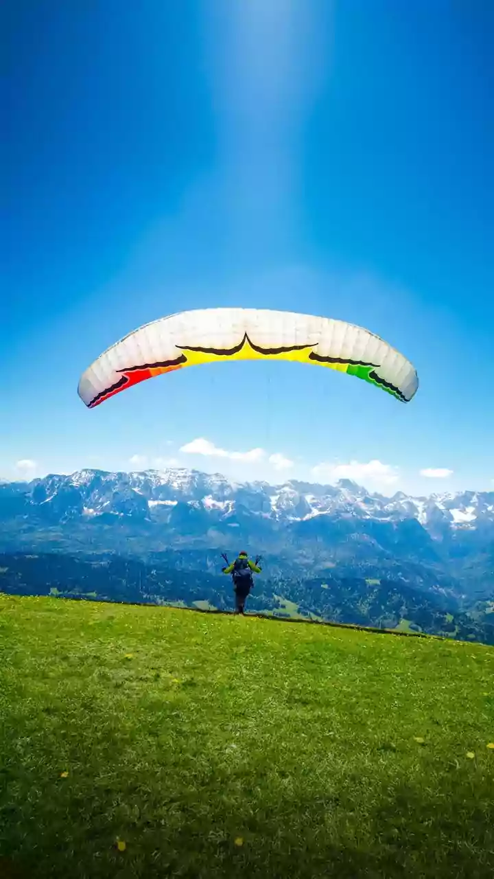 How Remote Employees Turn Paragliding Hub Bir Billing Into Their Monthly Office