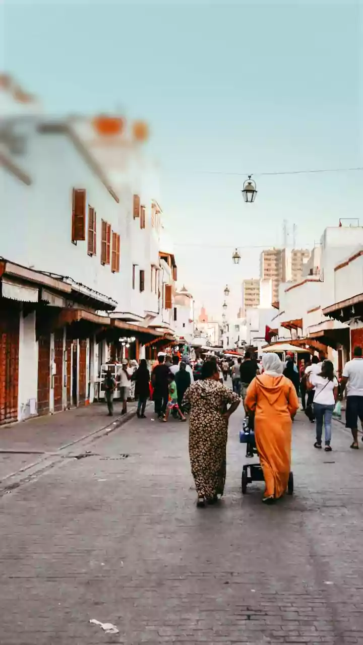 India's Heartwarming Reality: A Digital Creator's Leg Injury Uncovers Unexpected Kindness