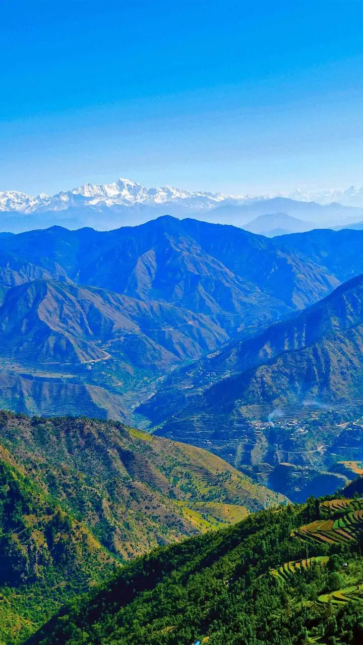 Sikkim chief secretary calls on Guv, discusses state's development work