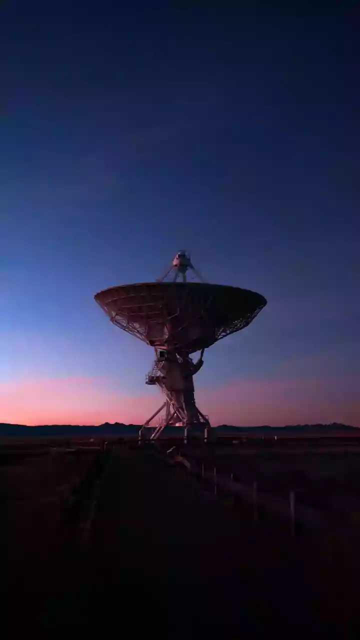 How Giant Radio Dishes Working Together In SKA Arrays Capture Faint Universal History
