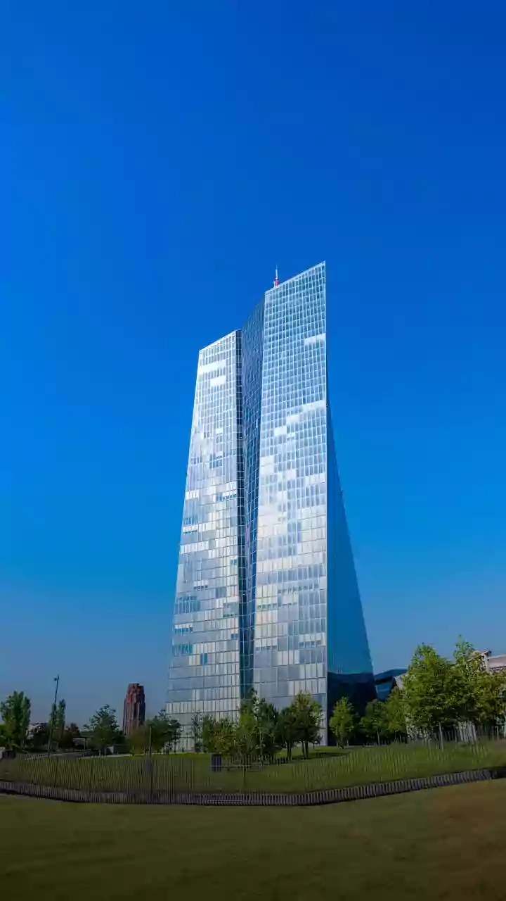 ECB warns eurozone financial risks from Iran and US debt