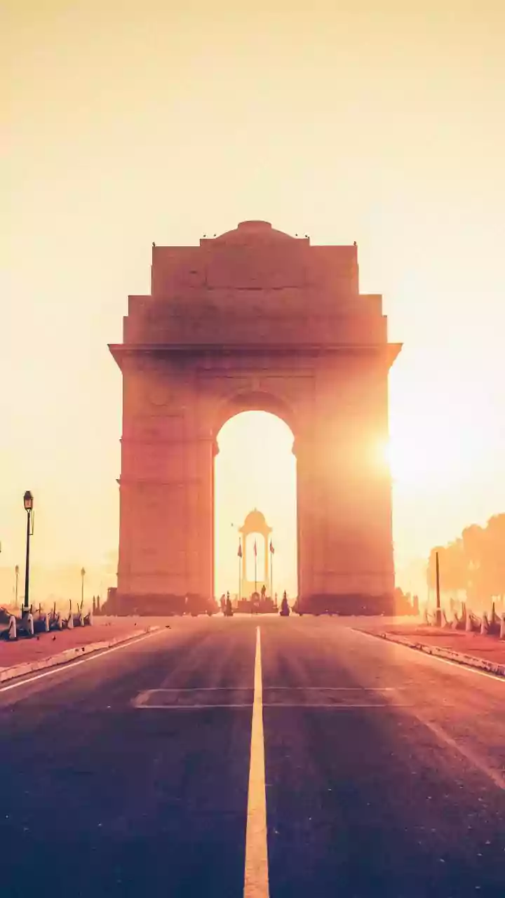 Dense fog envelops Delhi-NCR; air quality remains 'very poor'