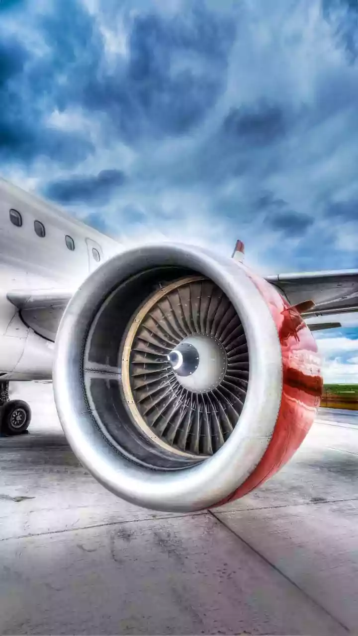 United Airlines Flight Bound For Tokyo Returns To Dulles After Engine Failure Sparks Brush Fire Near Runway |VIDEO