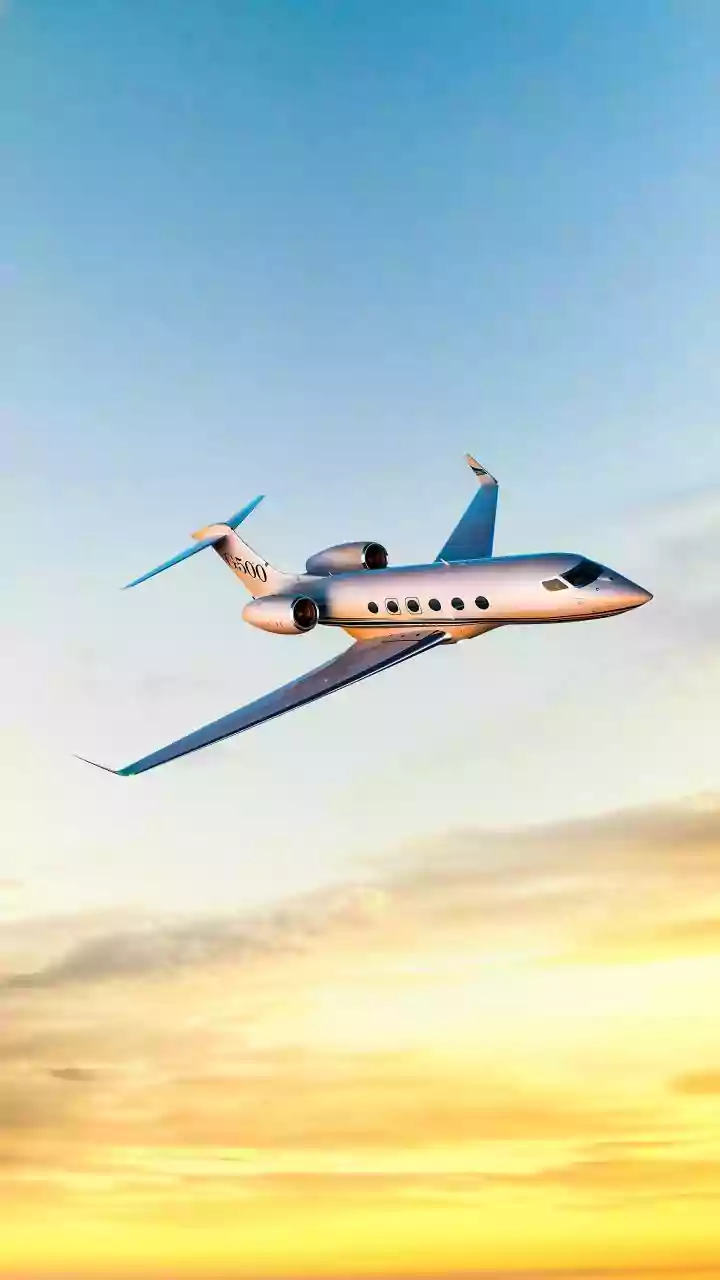 At least 7 killed, one critically injured as private jet crashes in Maine snowstorm