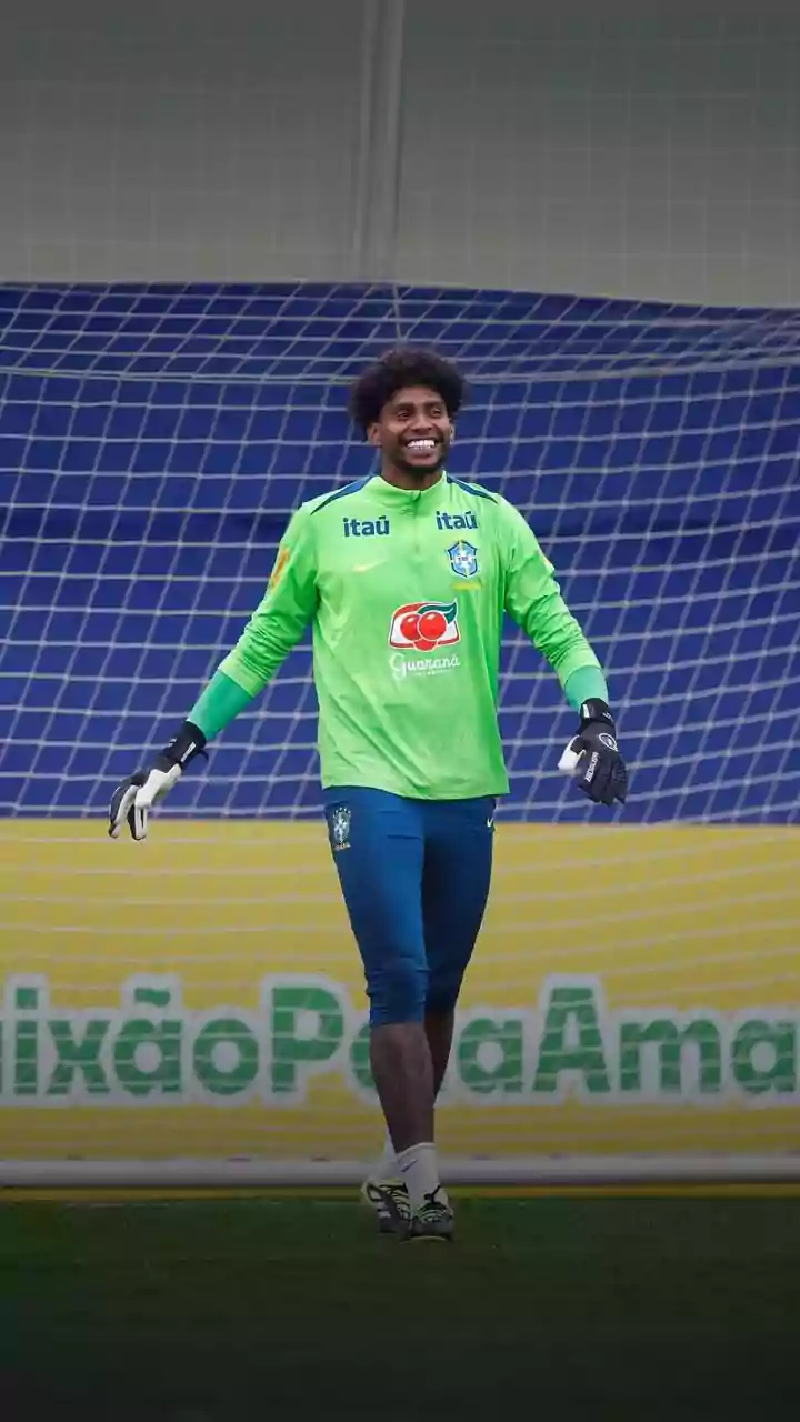 Hugo Souza fala após ausência na Copa