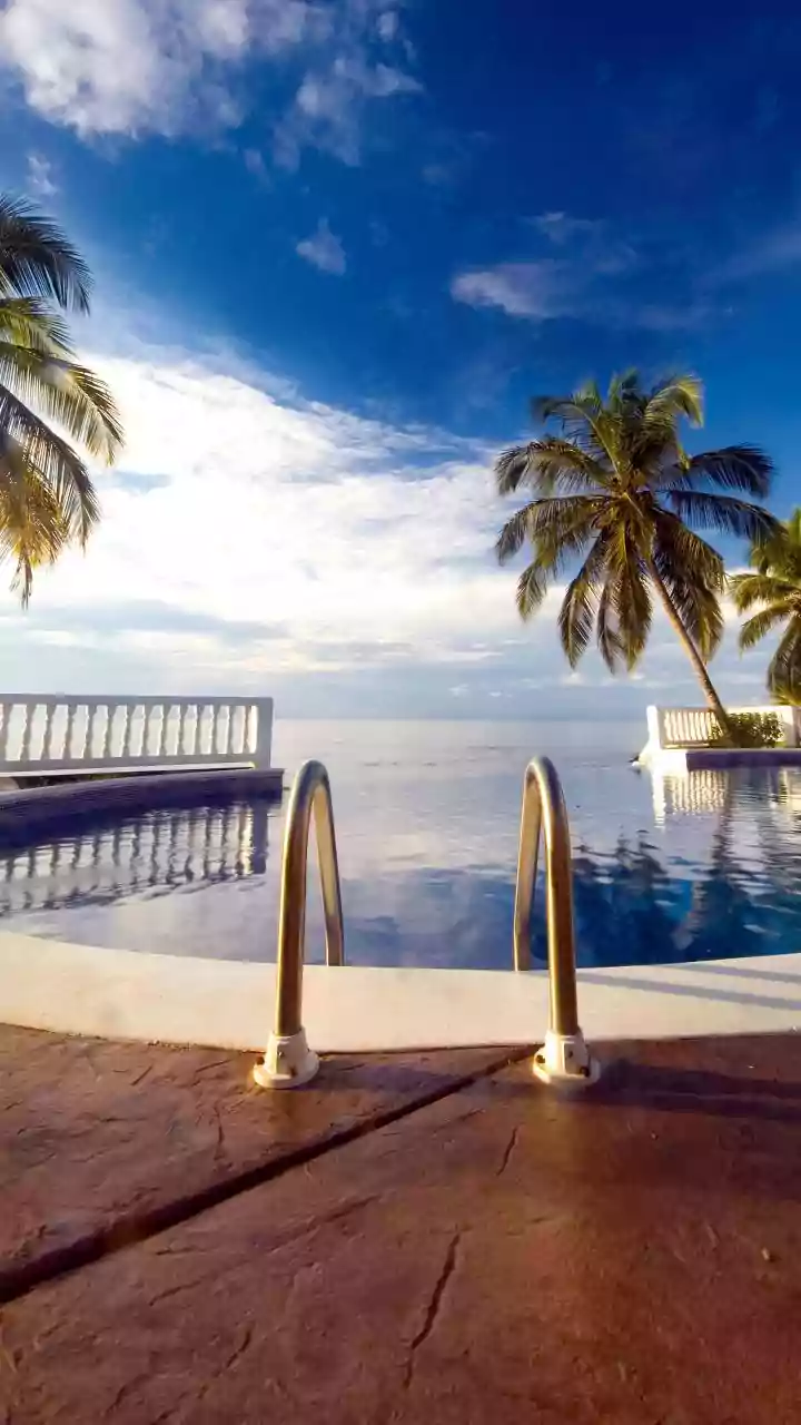 Albury Landing: A Nine-Bedroom Oceanfront Oasis in the Florida Keys with Private Beaches and Pool