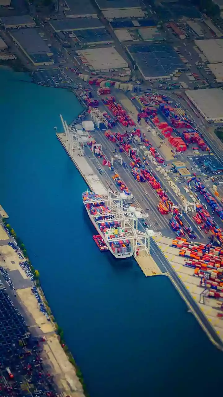 US blockades Iranian ports in Strait of Hormuz; Iran warns impact on global economy