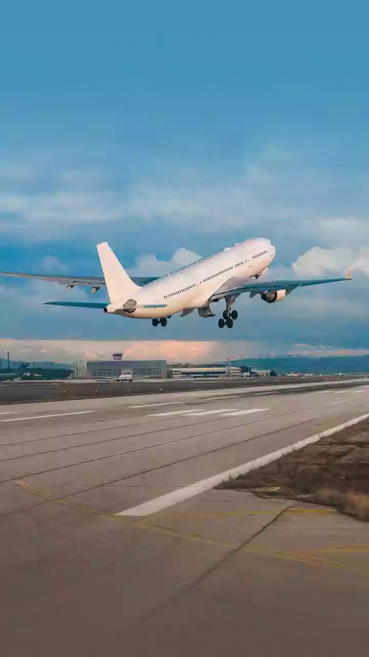 Book mid week departures using fare alerts to save 30 percent on flights