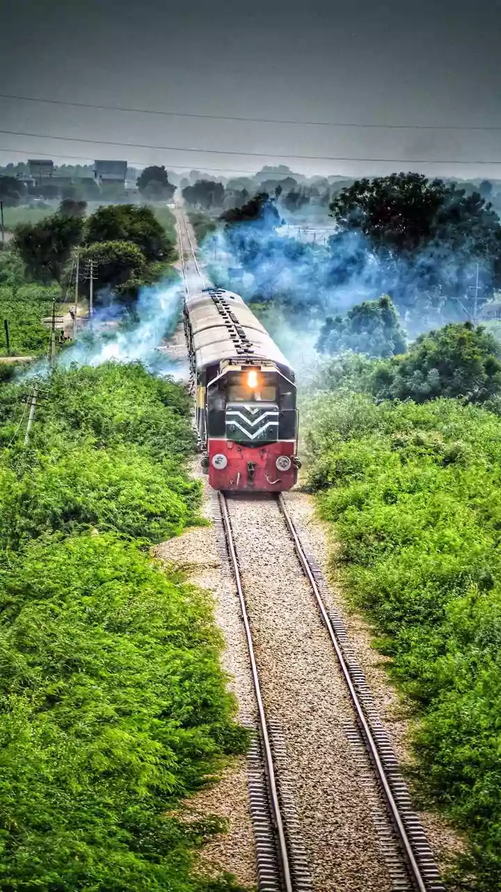 Unions Demand End to Railway Contract Hiring