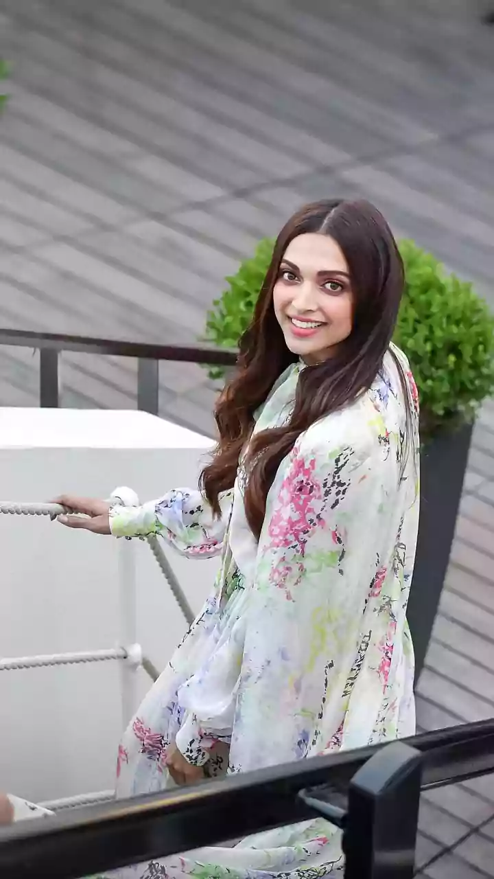 Deepika Padukone Embodies Elegance While Out and About, Fans Refer to the King Actress as 'Lovely'