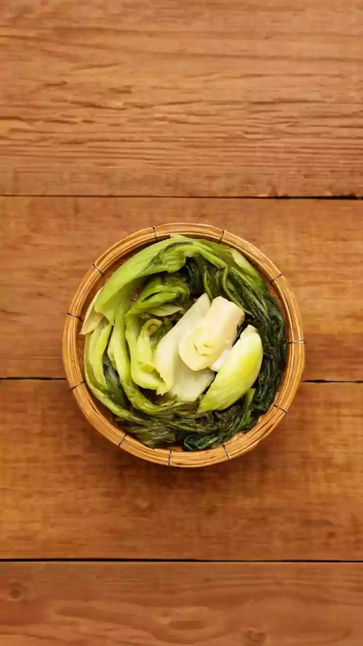 Nutrition From Cooked Leafy Greens: Why Nutritional Benefits Depend On The Whole Diet