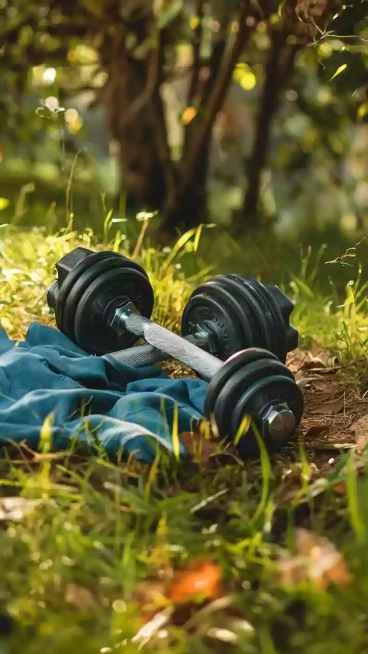 Don’t let the sun sabotage your health! Discover the best time to walk safely this summer.