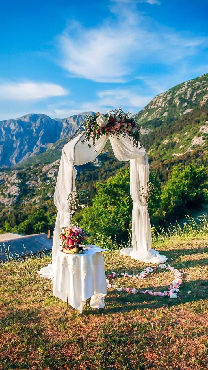 The important role of canopies or chuppah in weddings