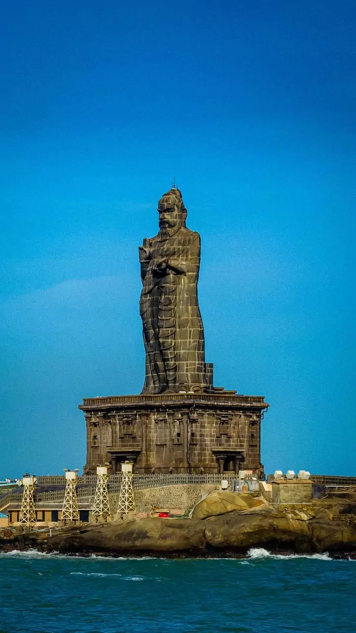 TN CM, Palaniswami pay tributes to Periyar on 52nd death anniversary