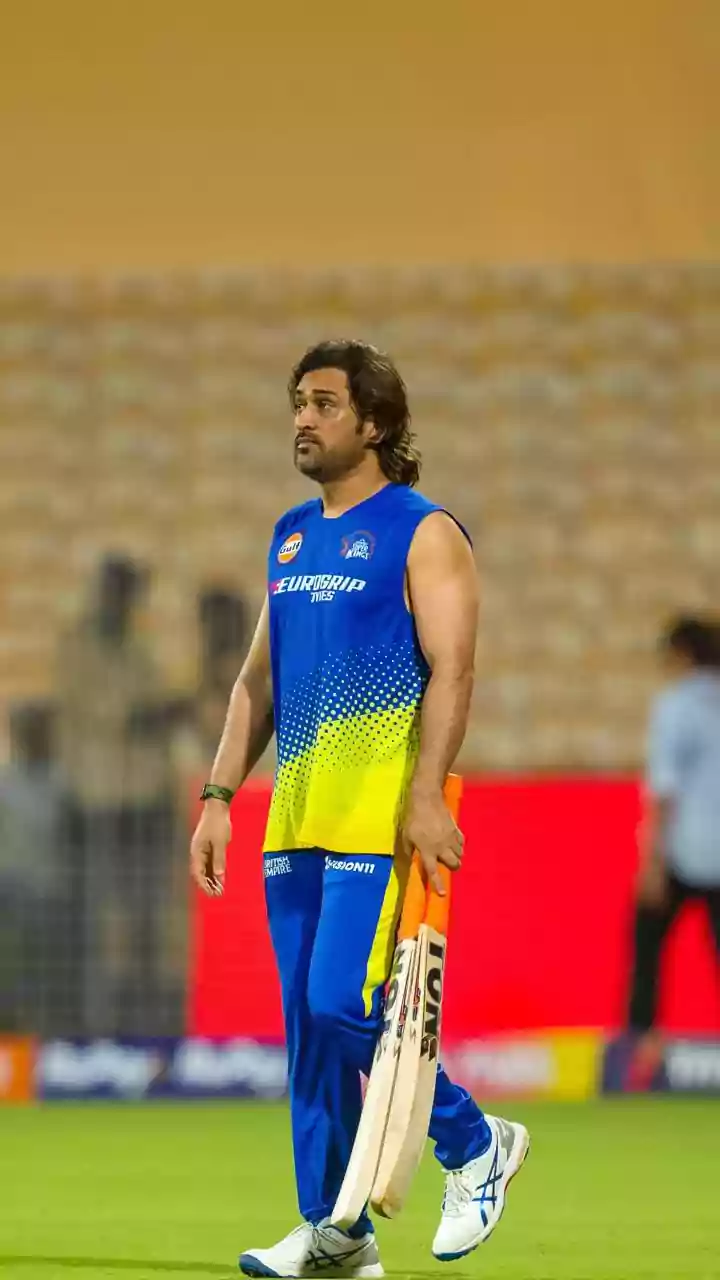 MS Dhoni meets Dwayne Bravo amidst return speculations