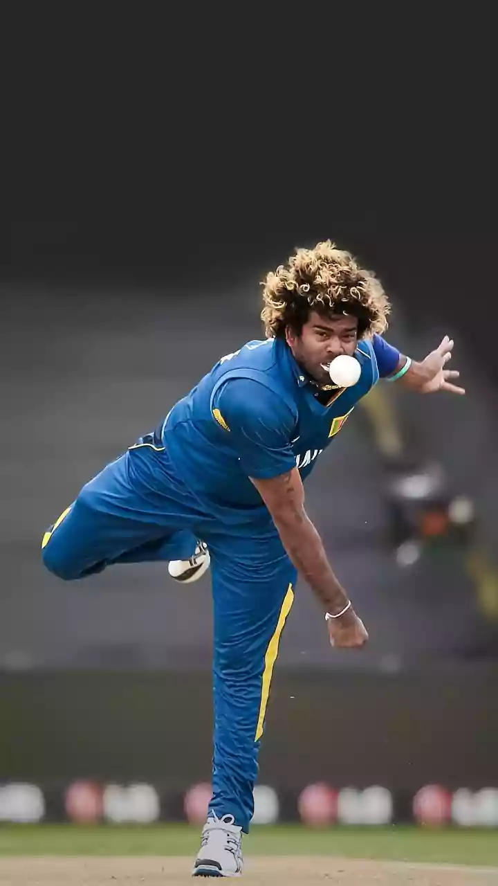 Most weird bowling actions in cricket history