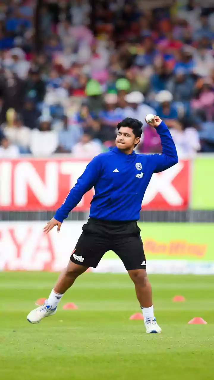 'He needs to earn the right' - Dinesh Karthik backs Sanju Samson amid growing Vaibhav Sooryavanshi calls