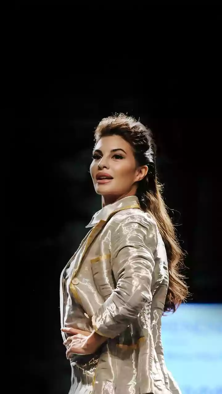 Jacqueline Fernandez's No-Gym Workouts Explained: A Different Workout Focus for Each Day