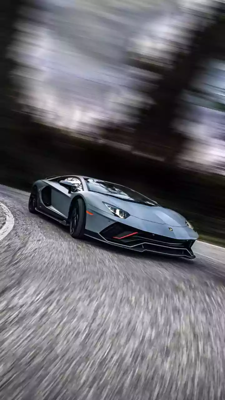 Kanpur tobacco tycoon's son crashes Lamborghini; FIR names 'unknown person'