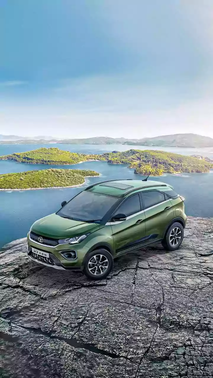 Maruti Suzuki Victoris, Tata Nexon Crash Goes Viral — Real-World Safety In Focus