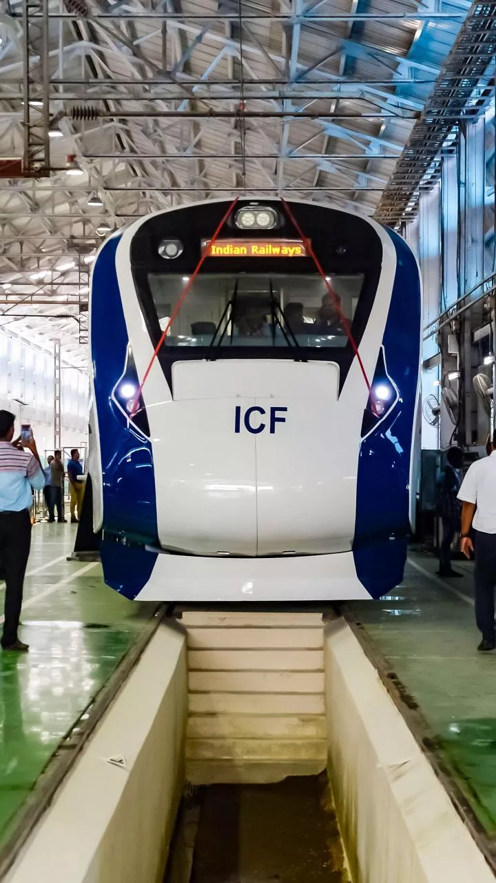 Kerala: Vande Bharat Express hits autorickshaw; driver flees, detained later