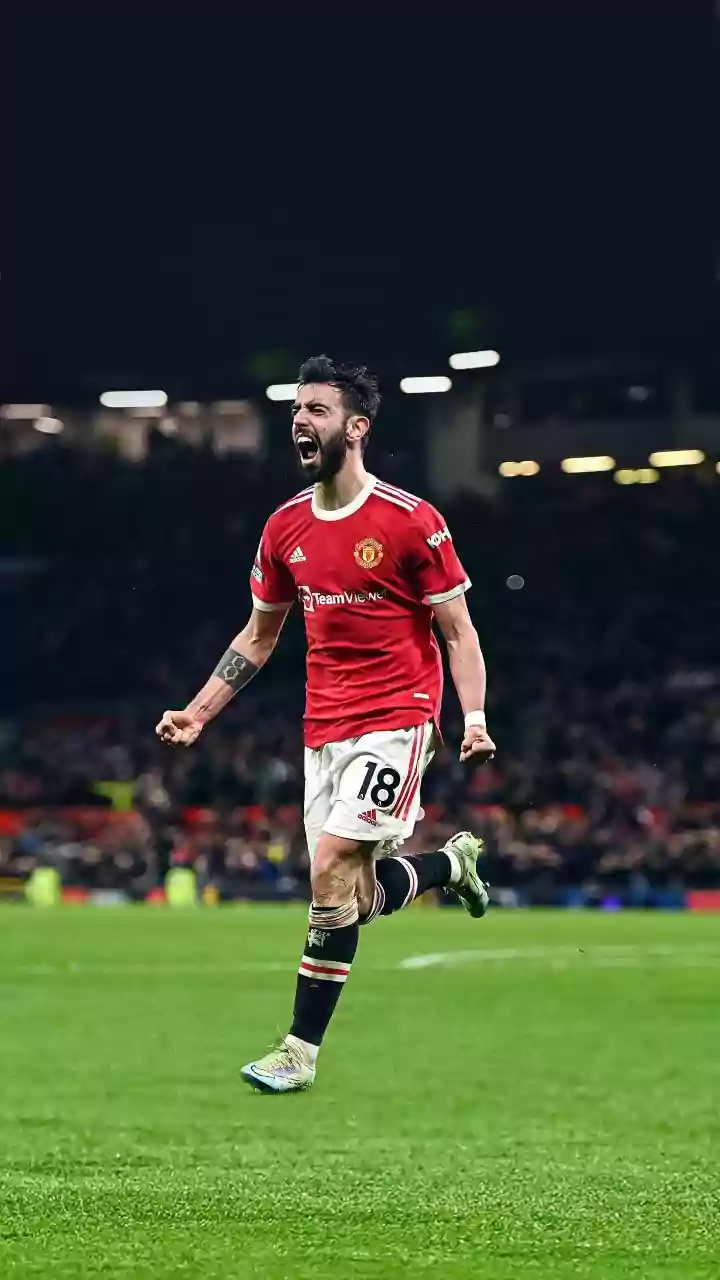 Manchester United Triumphs Over Wolves 4-1 As Bruno Fernandes Scores Twice Amid Protests