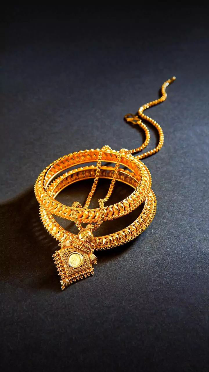 Maharashtra: ₹5.4cr gold heist on running train