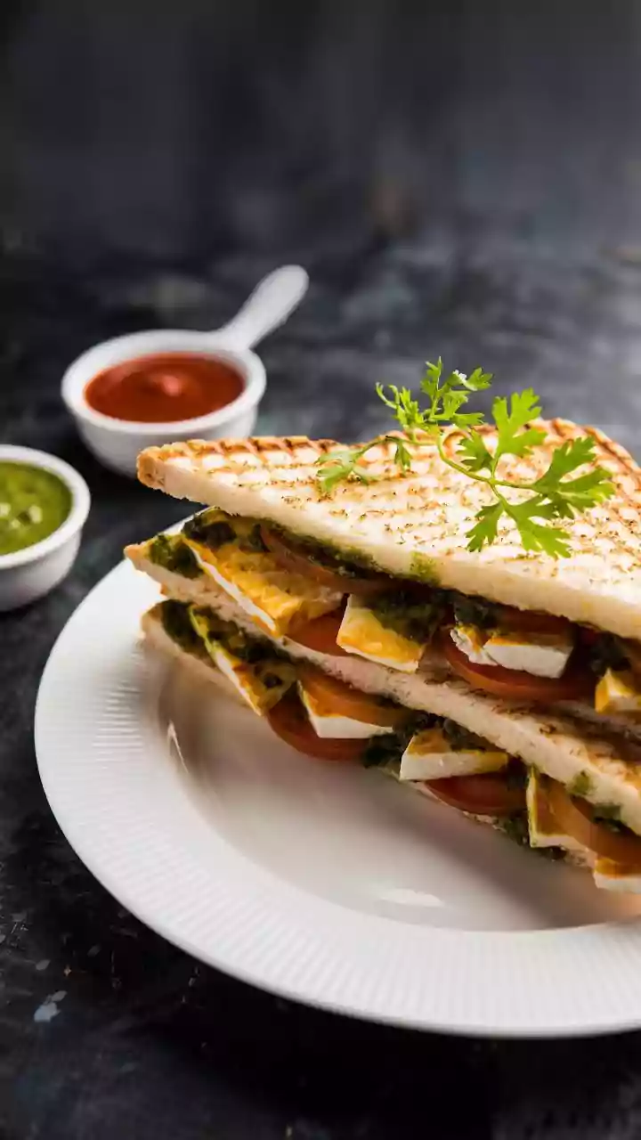 Home Cooks Can Recreate Café-Style Breakfasts With Toast, Eggs, Paneer And Quick Homemade Spreads