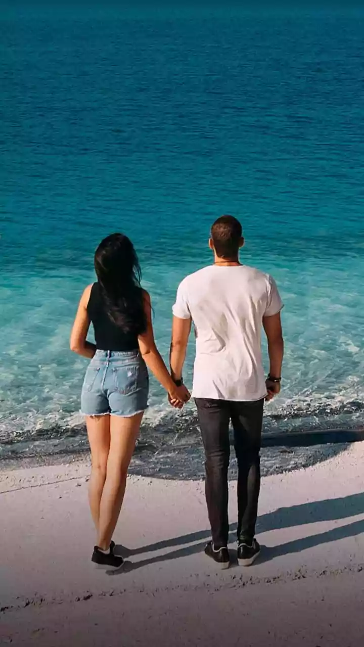 Sparkling Statements: Elegant Couple & Statement Rings for Every Day