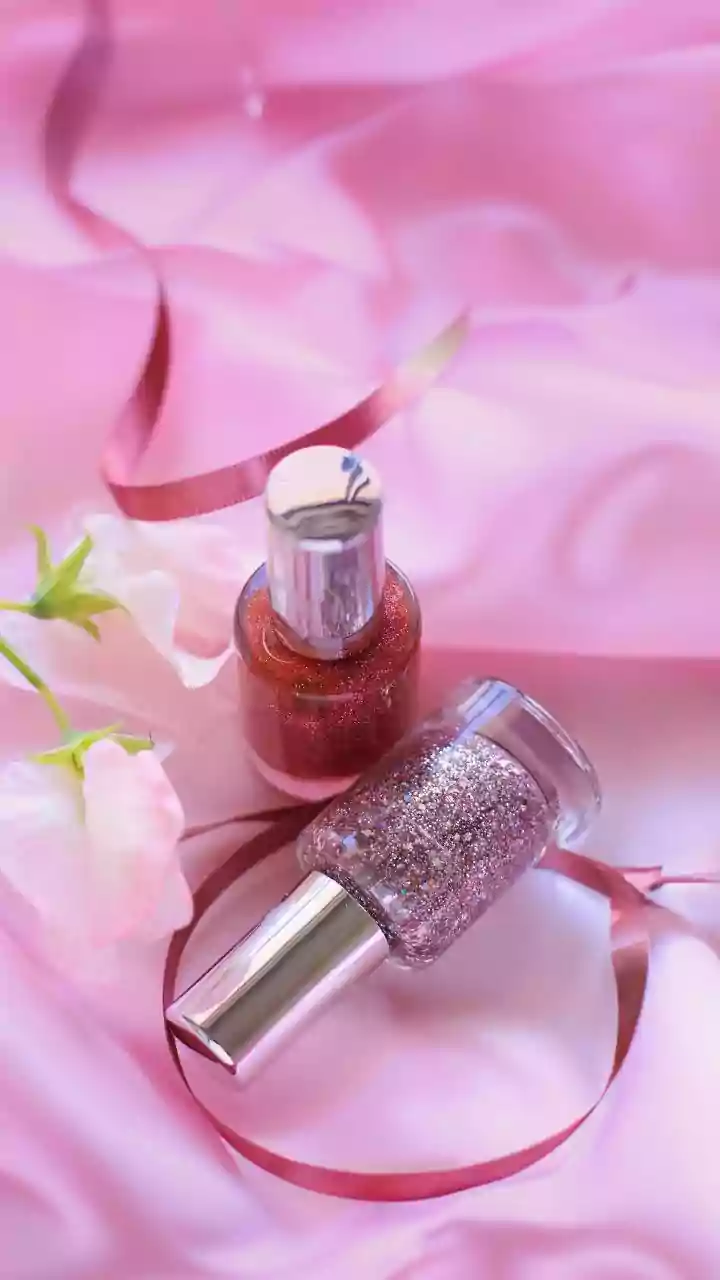How Chrome Nails Are Giving Traditional Festive Beauty A More Modern Finish
