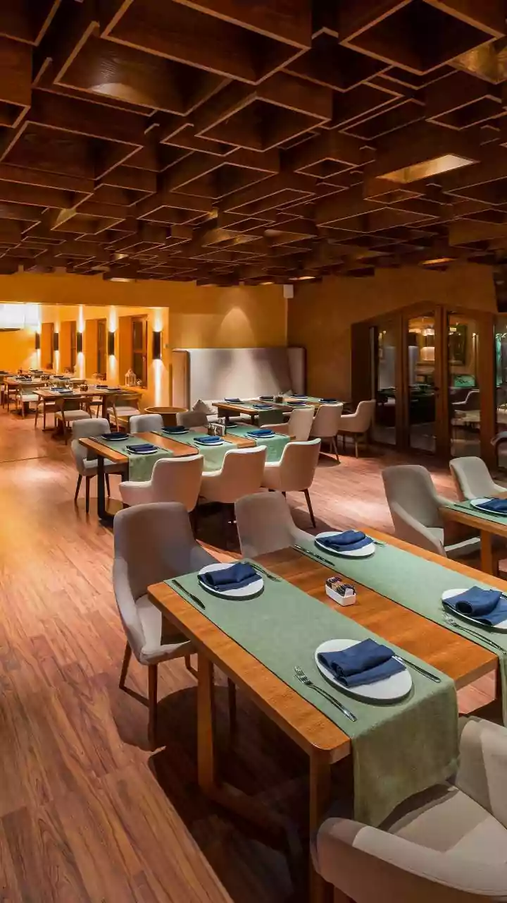 Why Traditional Closed Kitchens Lose Young Diners To Open Transparent Dining Frameworks Across Metros