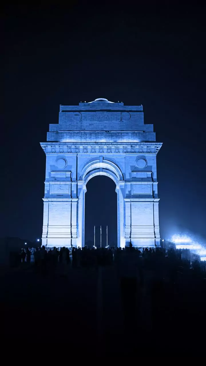 Delhi air on verge of severe; AQI at 398 as thick haze shrouds capital