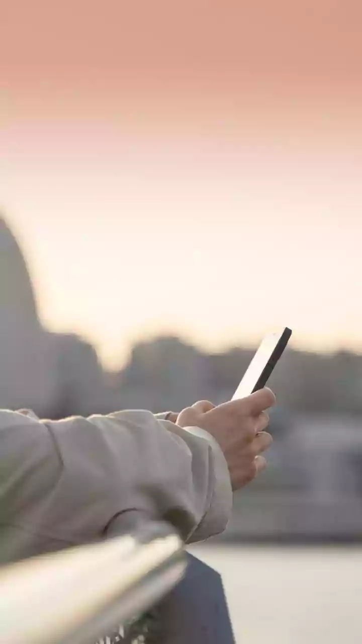 City smartphones display fast earthquake alerts generated by low cost IoT sensors