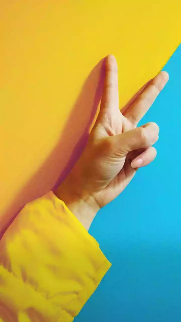 Colour-Blocked Wall Art For Home Decor Puts The Spotlight On Negative Space