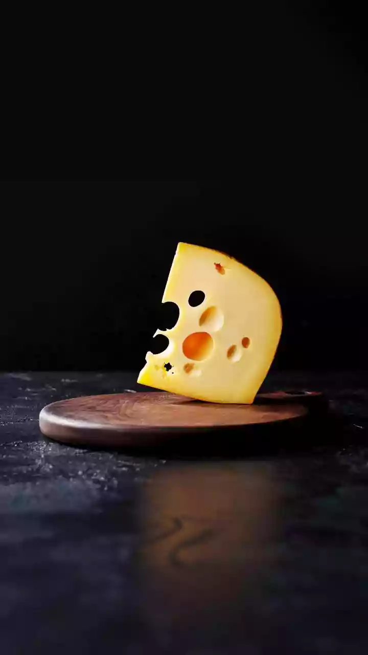 Furinhos no queijo são normais ou perigosos? Saiba como identificar
