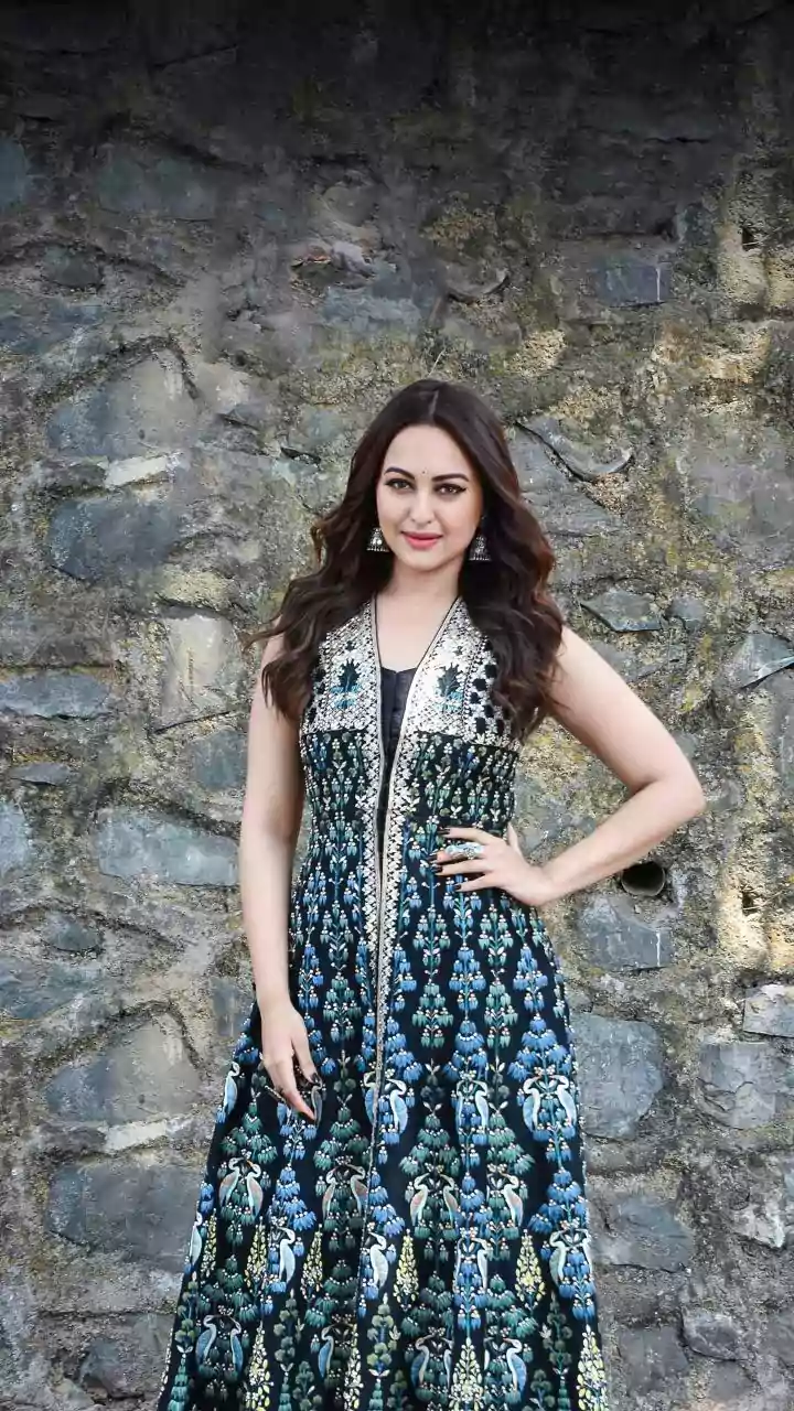 Sonakshi Sinha Nails Effortless Chic In A Sleek All-Black Airport Look