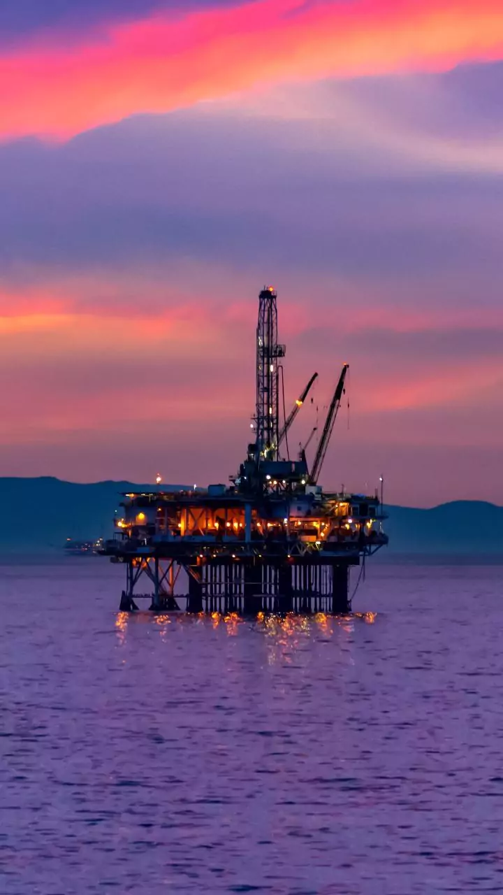 Oil prices drop 5% as US, Iran consider halting attacks