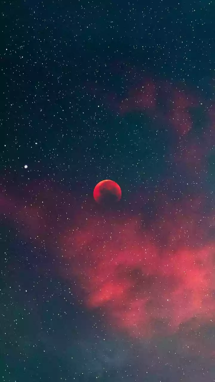 What Webb's Little Red Dot Study Means for Space Readers