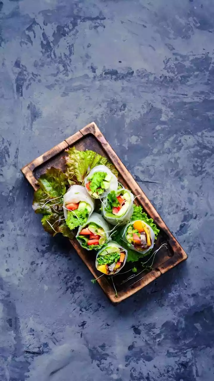 How Urban Dwellers Harvest Fresh Micro-Greens From Windowsill Trays To Upgrade Daily Meal Nutrition
