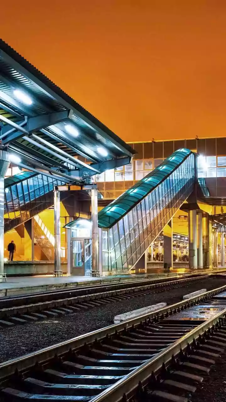 Lifts May Be Busy When a Train's Platform Changes Suddenly