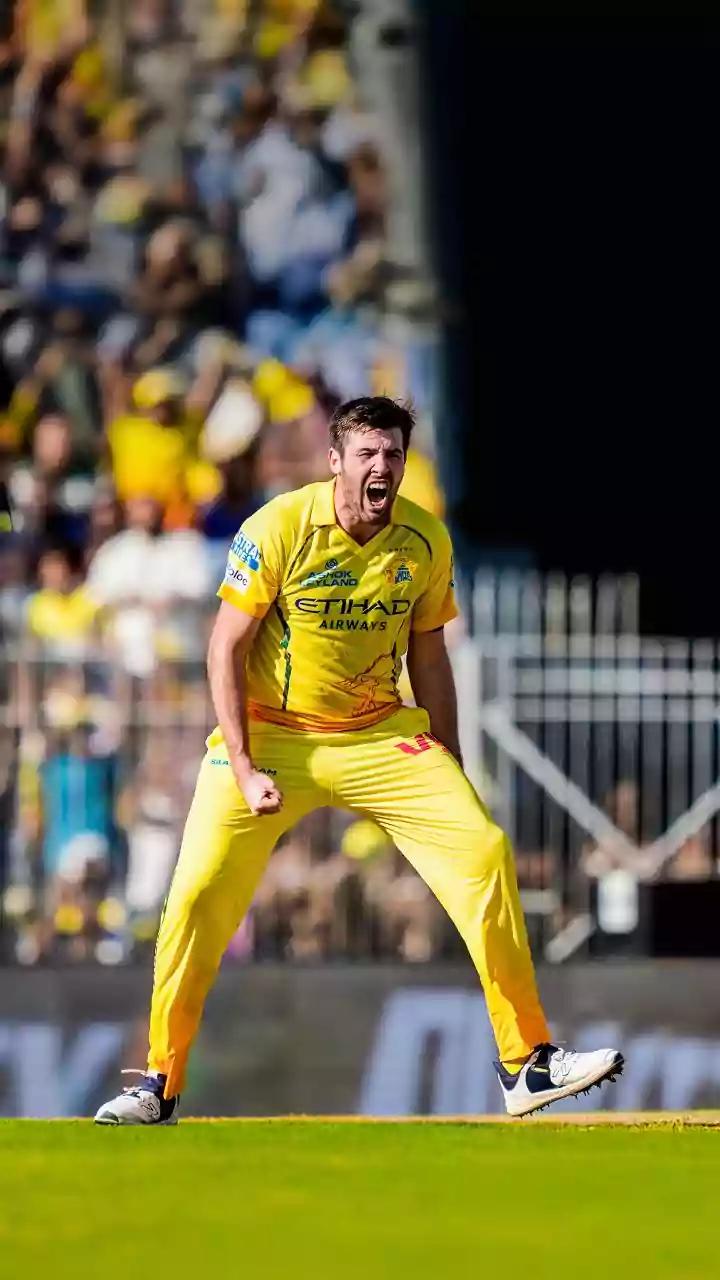 CSK Seamer Jamie Overton's Twin-Strike Destabilises LSG After Inglis Storm | Watch
