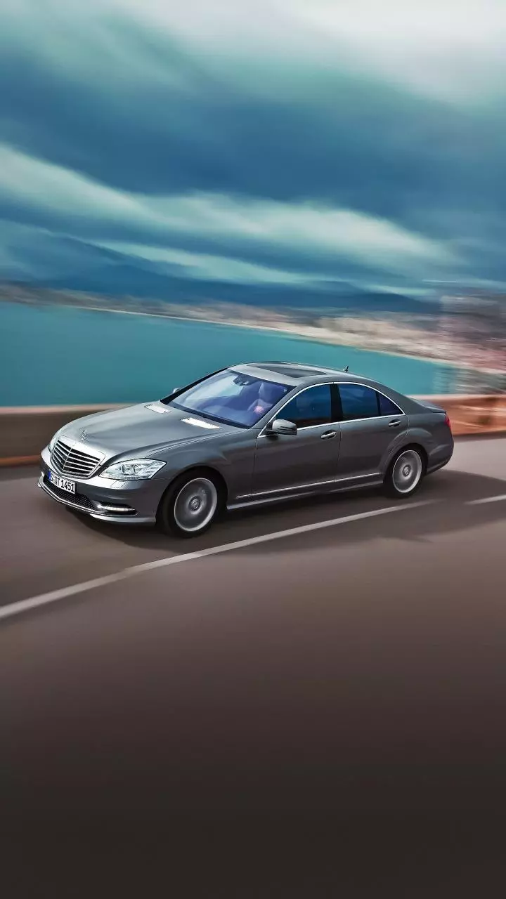 10 Luxury Cars That Redefine Elegance