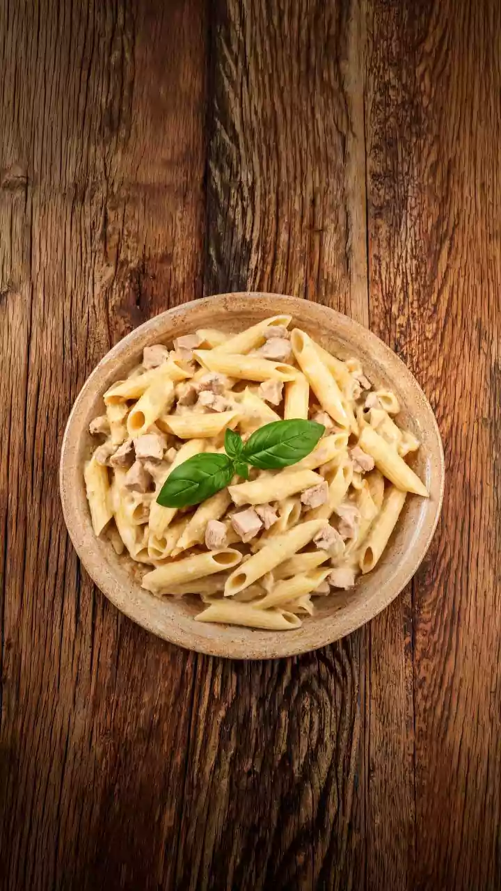 Macarrão de forno com peito de peru e requeijão