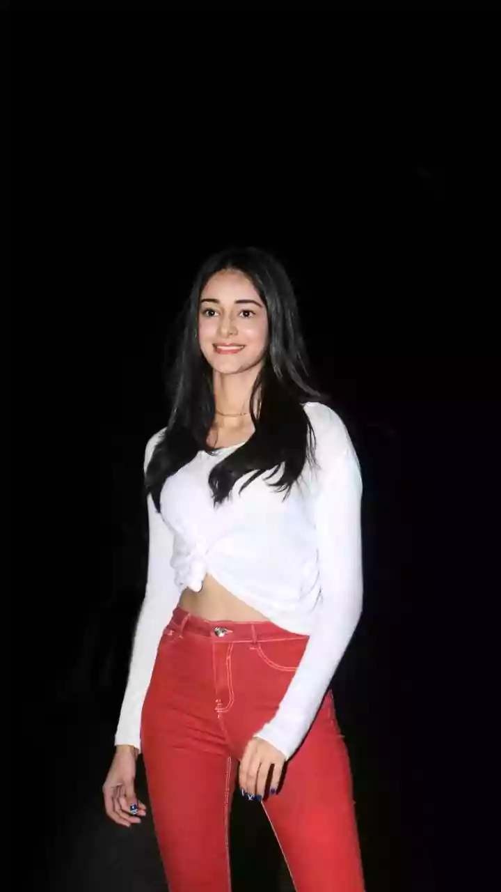 Ananya Panday's Viral Looks: New Year Fashion Inspiration
