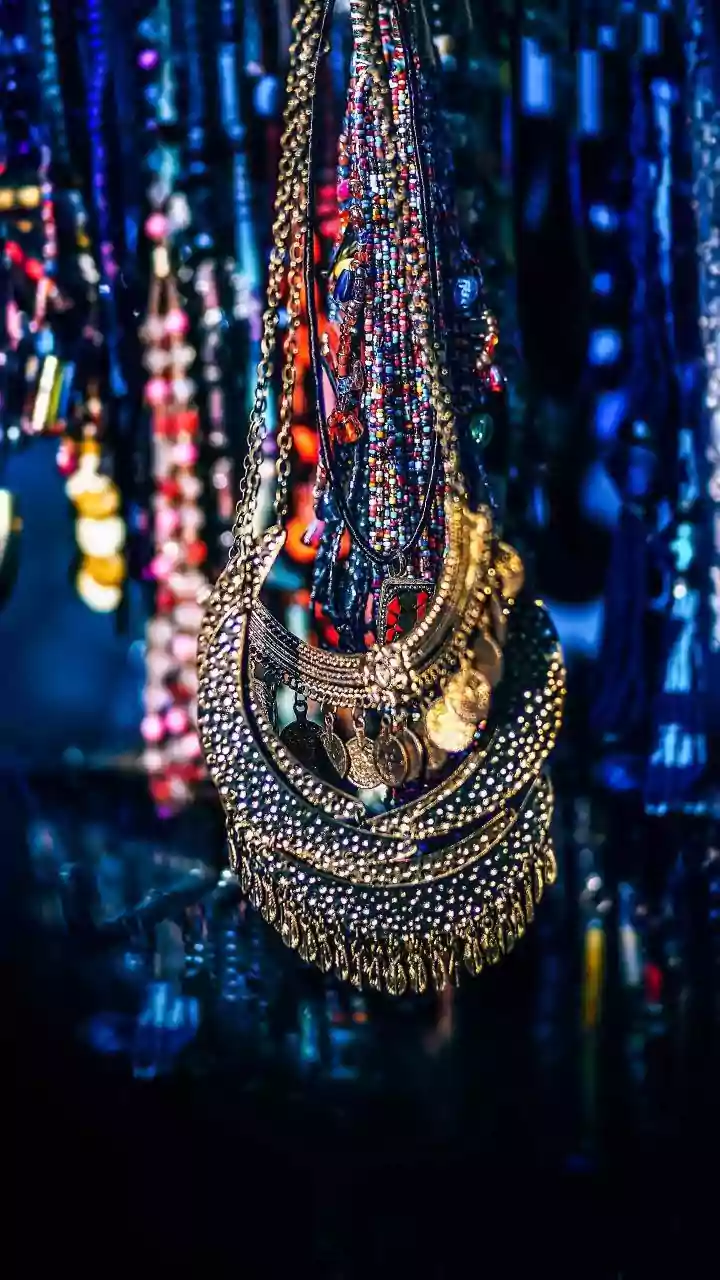 Gold Jewellery Shopping In 2026: How To Decide Between Buying Now And Waiting