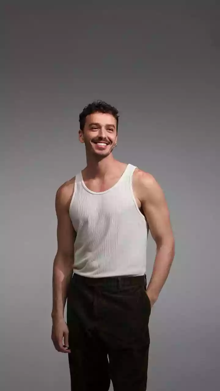 Gabriel Stauffer viveu na madrugada para se apaixonar por vampira em Love Kills