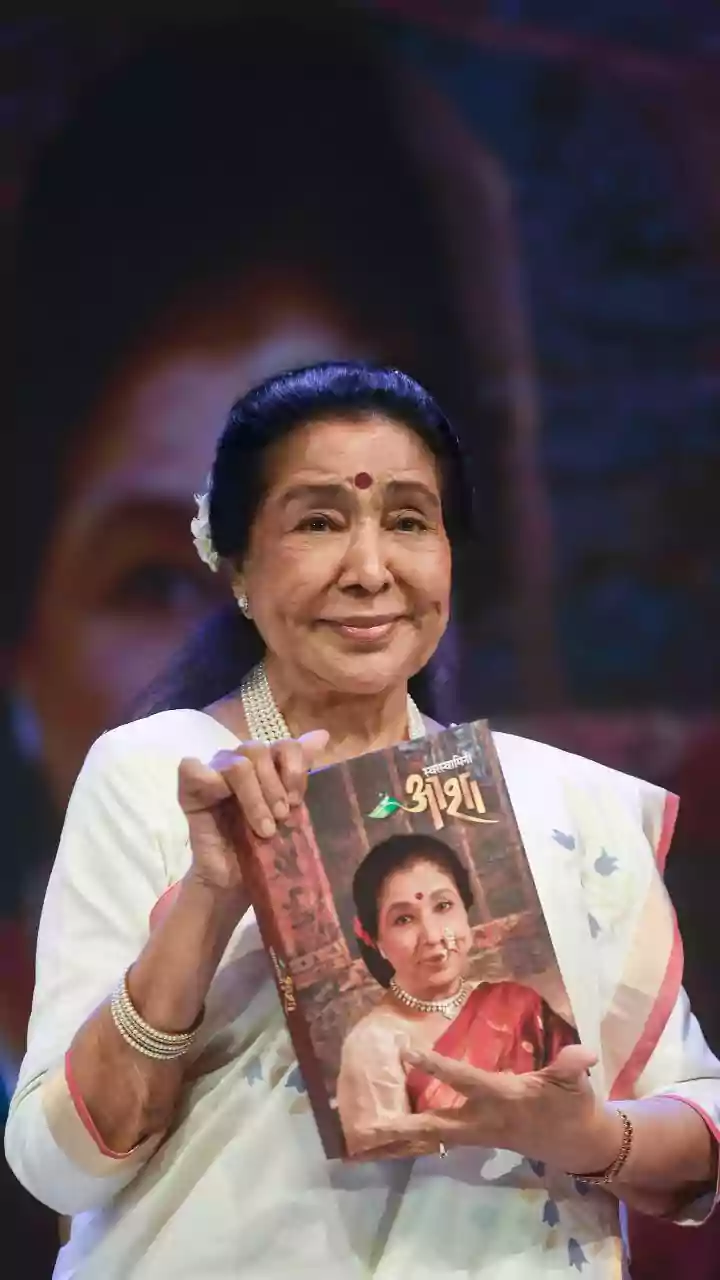 Asha Bhosle Last Rites: Asha Parekh To Riteish Deshmukh - Celebs Pay Respect To Legendary Singer