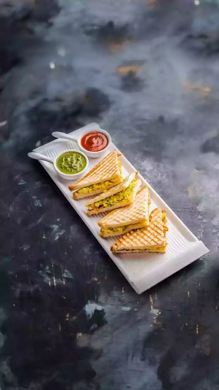 A Thick Green Chutney Clings Better to Sandwiches and Snacks