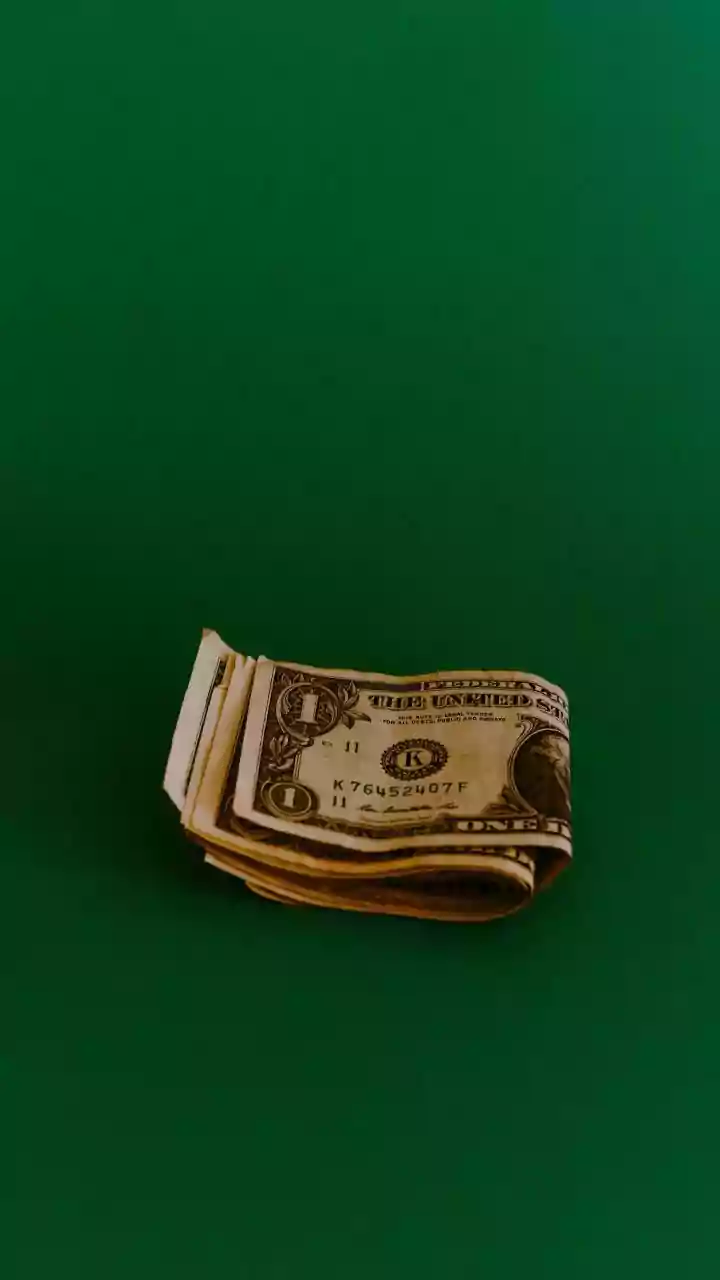 Dólar cai e Bolsa dispara: petróleo em queda traz alívio para mercados