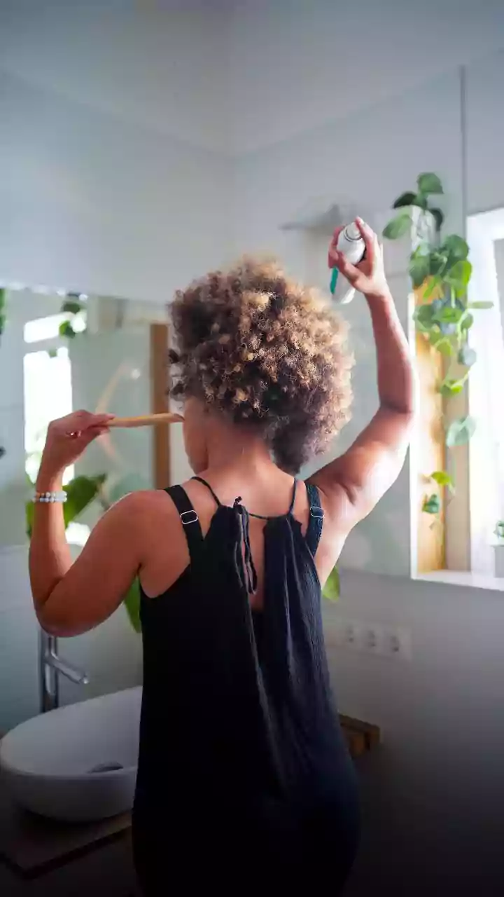 Você sabe desembaraçar o cabelo? Erros comuns podem destruir os fios